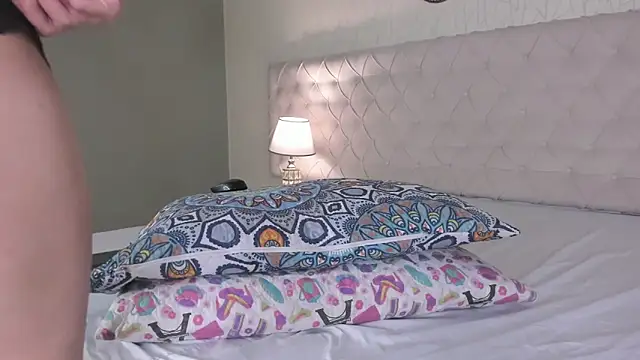 ZaraClover's cam snapshot