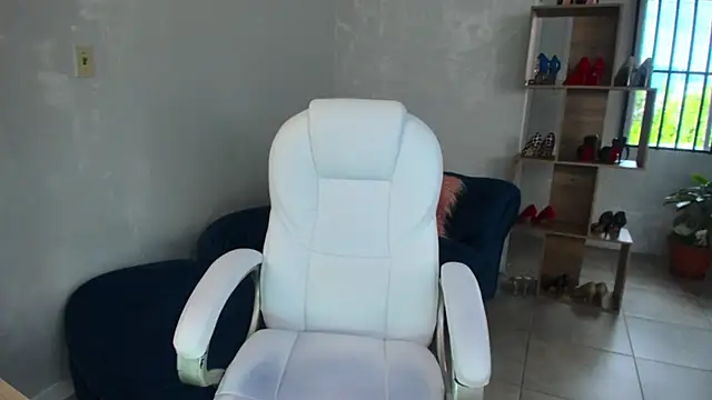 MissRhodes1 live sex cam