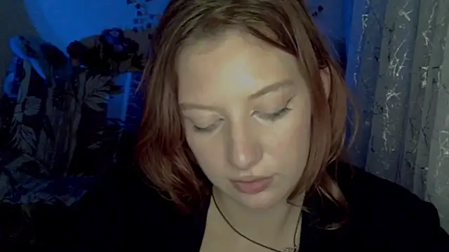 Lily_Ember's cam snapshot