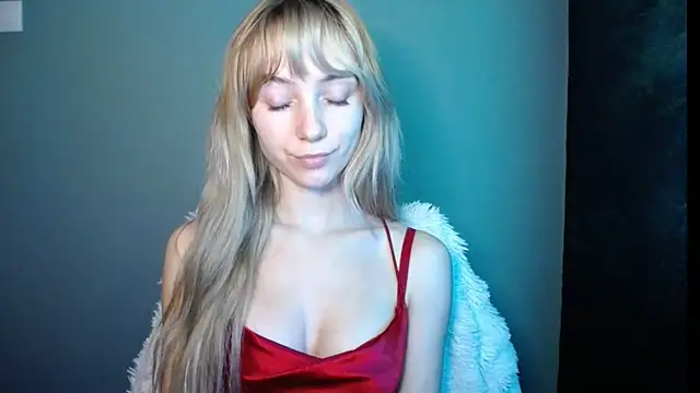 LuciaYoung live sex cam