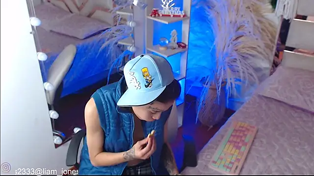 Jonesliam23's cam snapshot