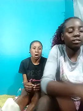 HotPetite_25's cam snapshot