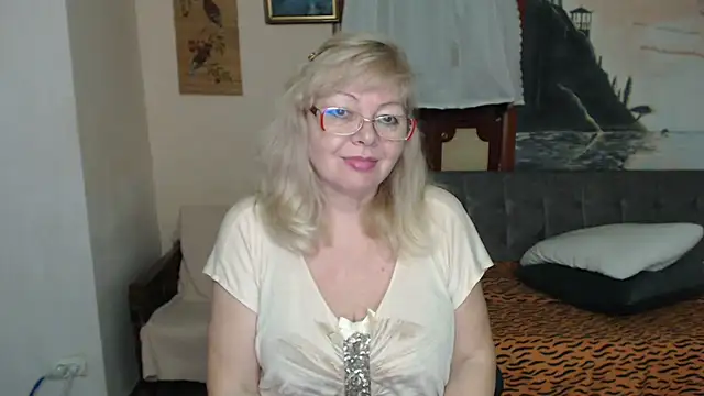 EvelynLoveShy's cam snapshot