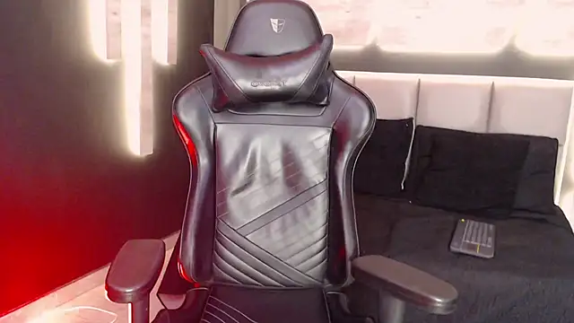 CurvyLunaX's cam snapshot