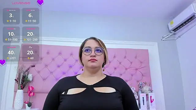 SophieBlake_'s cam snapshot