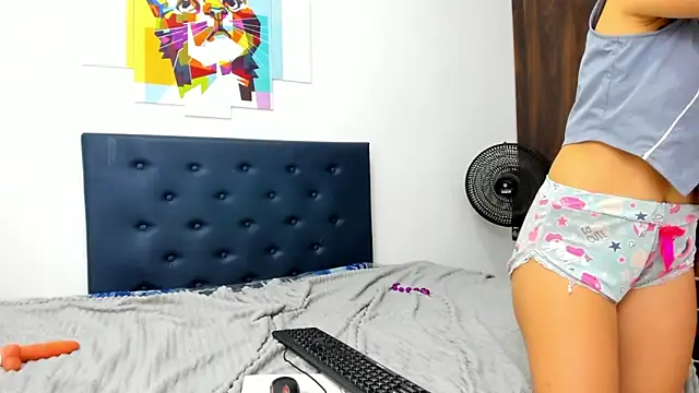 Mikaela_fernan's cam snapshot