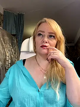 Sweet-blonde live sex cam