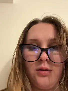 YoungJoyce's cam snapshot