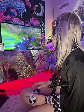 Cutiepiespanks's cam snapshot