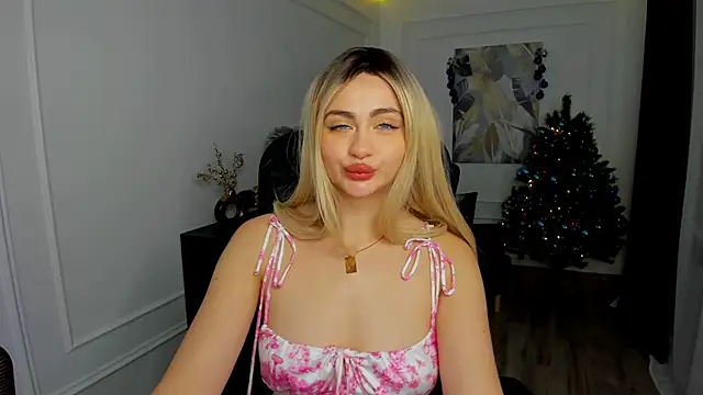 LeslieMineg's cam snapshot