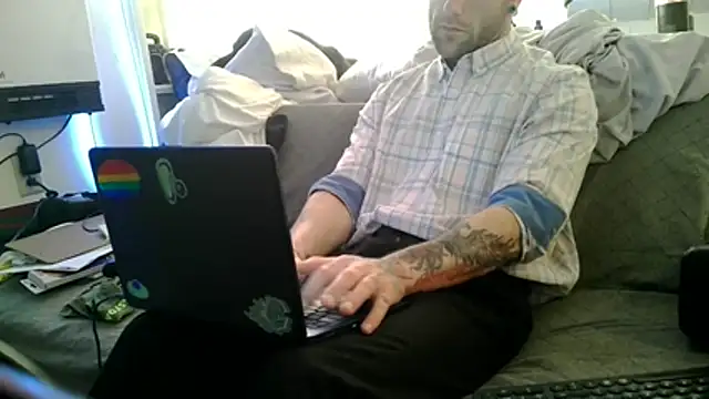 Luv2SuckBWC92 live sex cam