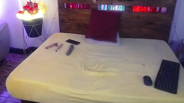 Yeseniaa25_'s cam snapshot