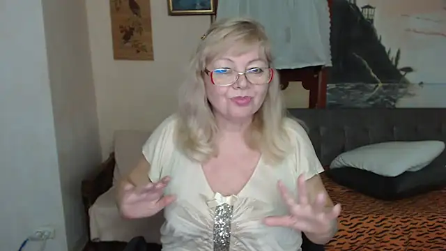 EvelynLoveShy's cam snapshot