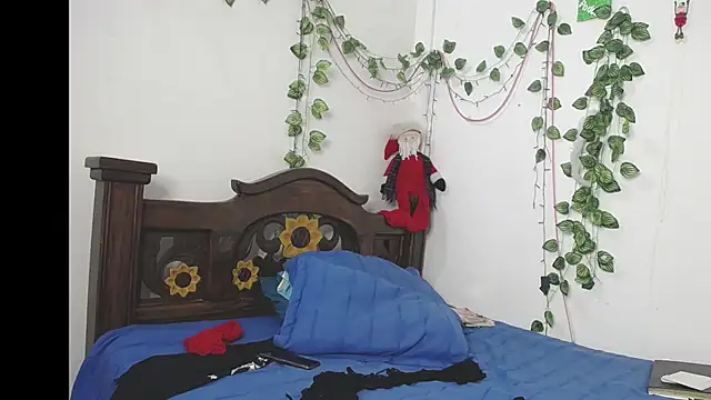 DominaLeona's cam snapshot