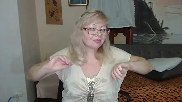 EvelynLoveShy's cam snapshot