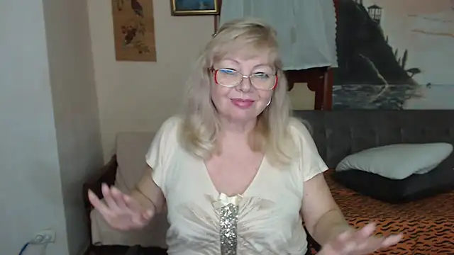 EvelynLoveShy's cam snapshot