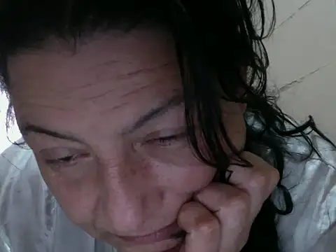 straichathot_08's cam snapshot