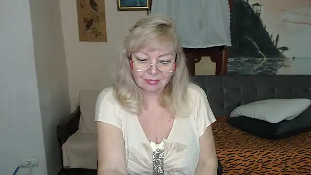 EvelynLoveShy's cam snapshot