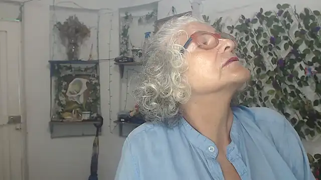 FunnyGrandma's cam snapshot