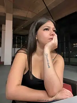 Alyshanon18's cam snapshot