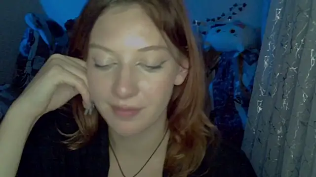 Lily_Ember's cam snapshot