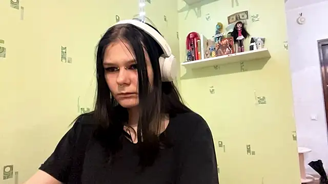 TraceeSchutt's cam snapshot