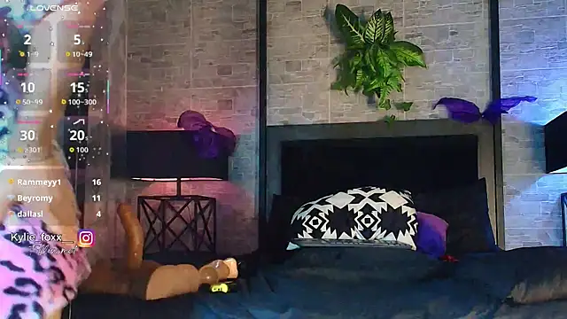 Kylie_Foxx's cam snapshot