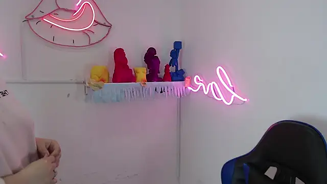 littlee_red's cam snapshot