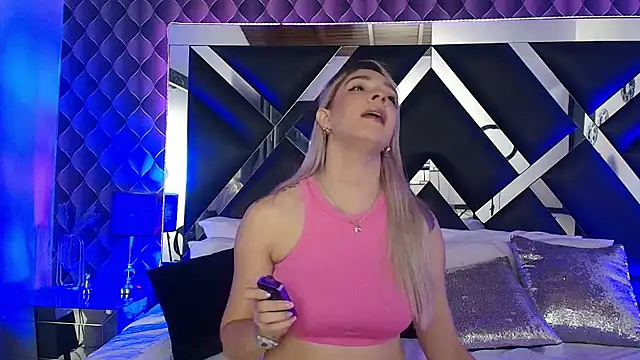 victoriaa_lee_'s cam snapshot