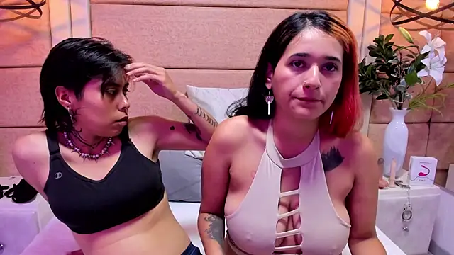 AnnieAndReach's cam snapshot