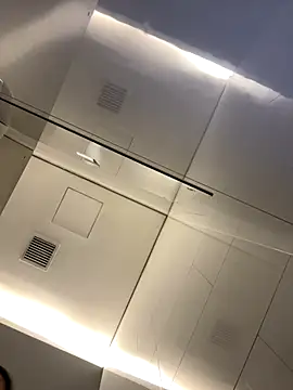 Alyshanon18's cam snapshot