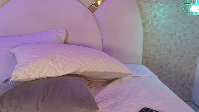 emily_dempsey's cam snapshot