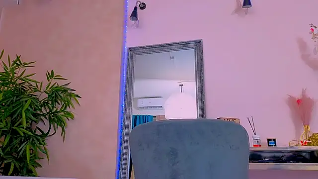 MichelleReys live sex cam