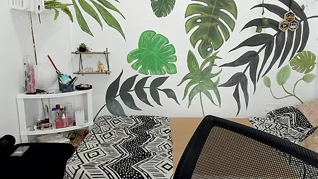 chaymae_nah_'s cam snapshot