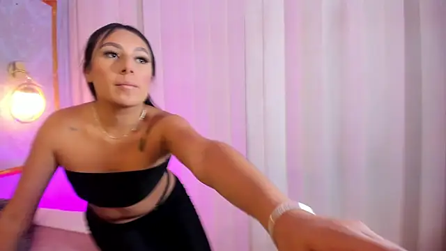 Nahomi_key_'s cam snapshot