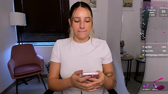 ameliegraham's cam snapshot