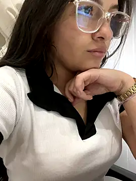 Alyha_Cortes's cam snapshot