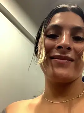 Cami_Leon2's cam snapshot