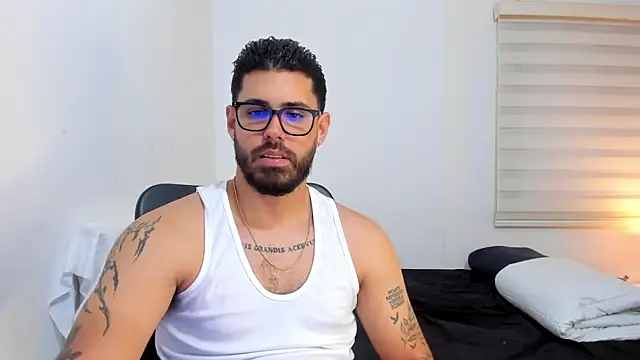 Justyn_Torres live sex cam