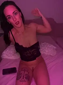 BritishBlueRose's cam snapshot