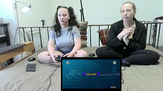 ShyAndHappyCdns's web cam