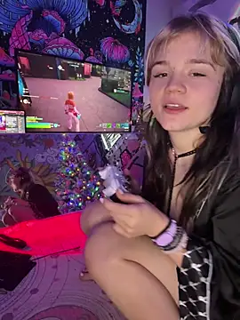 Cutiepiespanks's cam snapshot