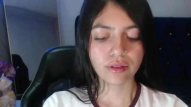 cami_goddess_r's cam snapshot