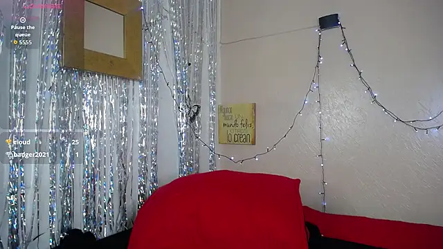 tiiny_emilly's cam snapshot