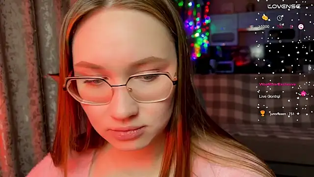 ChloeMillerMeow's cam snapshot