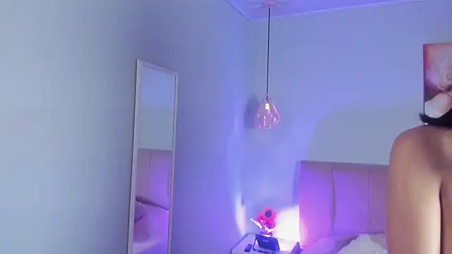 ela_petit's cam snapshot