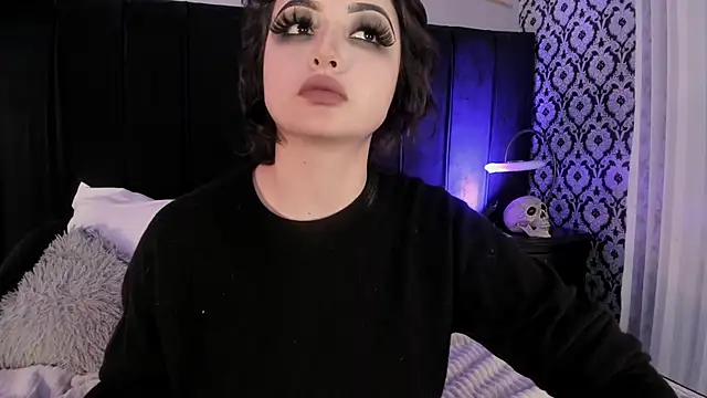 Adeelinee's cam snapshot