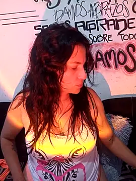 SexyMILF_Co's cam snapshot