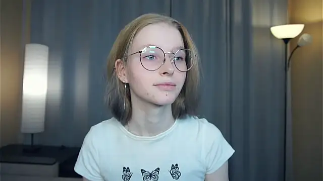 ToyaPletz live sex cam