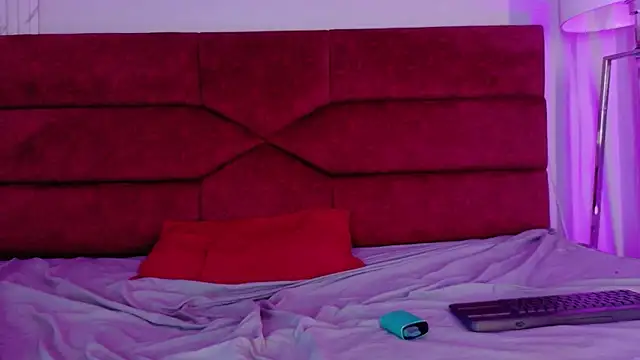 sara_saenz99 live sex cam